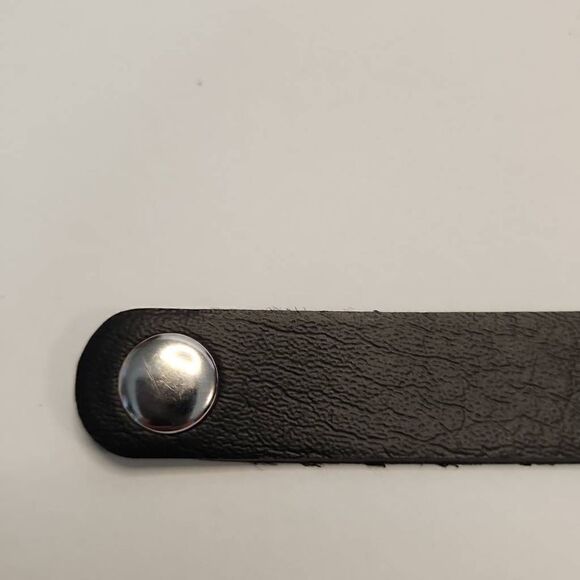 NWT Faux Black Leather Cuff with Silver Skull and Snap Closure - Picture 4 of 7